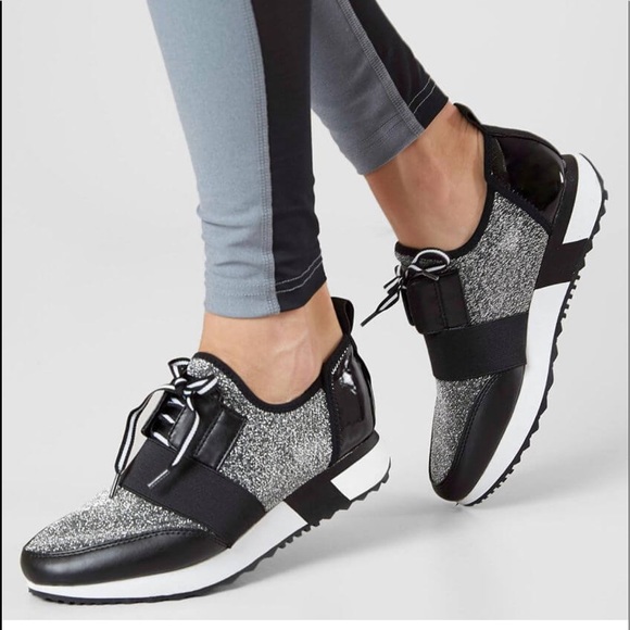 Meet your Posher, Gloria - Picture 1 of 1